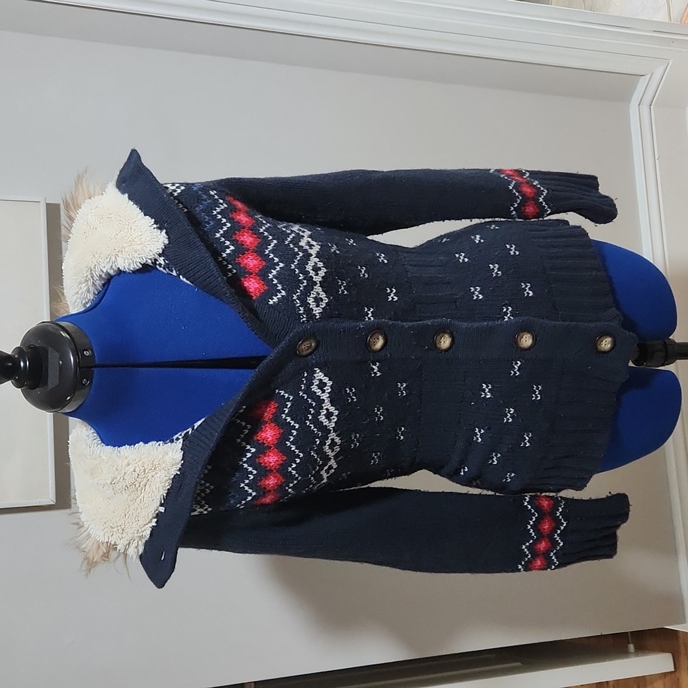 H&M Sweater - Picture 2 of 6